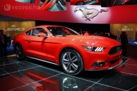 2015 Frod Mustang, a hatodik (legújabb) generáció. Európa szerte forgalmazni fogják, és turbómotorral is elérhető lesz.