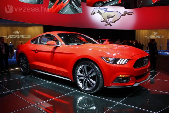 2015 Frod Mustang, a hatodik (legújabb) generáció. Európa szerte forgalmazni fogják, és turbómotorral is elérhető lesz. 
