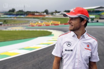 F1: Button nem akar visszavonulni