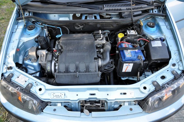 Főként a kiégő hengerfejtömítés okoz problémát a motorokkal. Ez az autó már volt hengerfej-síkoltatáson