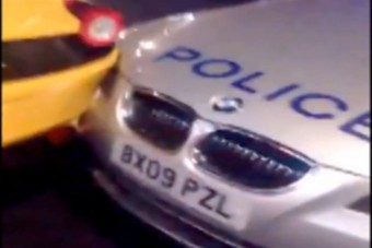 Rendőrautó tört össze egy Ferrarit
