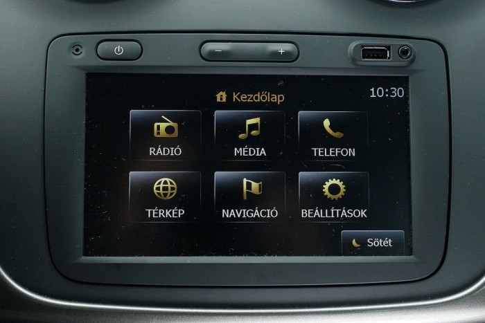 A kilencszáz köbcentis családi kombi 10 | Vezess Semmi túlbonyolítás, egyszerűen, logikusan működik az LG-től származó HMI-egység
