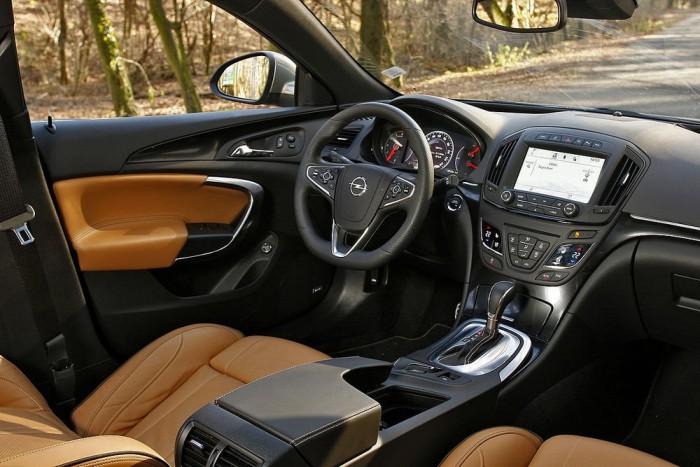 Öltönyhöz megy a bakancs? 7 | Vezess A középkonzol teljesen megújult, eltűnt az ezer kapcsoló erdeje