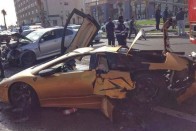 Csúnyán összetört, majd kiégett a Lamborghini 2