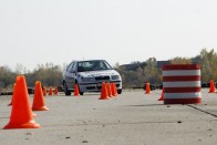 Megizzasztják a sofőrt a kikerülések, mert visszatéréskor az autó könnyen keresztbe áll