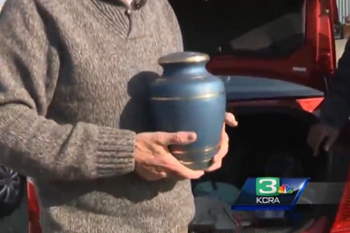 Felesége hamvaival együtt lopták el a kocsiját 5