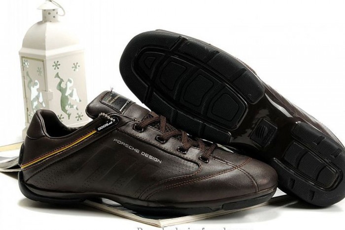 Elegáns és egyedi ajándék lehet a Porsche cipők akármelyik modellje, amit minden évben az Adidassal közösen dob piacra a német sportautó márka. Ezen e válogathattok a lábbelik közül, olyan 15 és 35 ezer forint között. 
