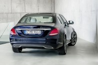 Itt a vadonatúj Mercedes C-osztály 54