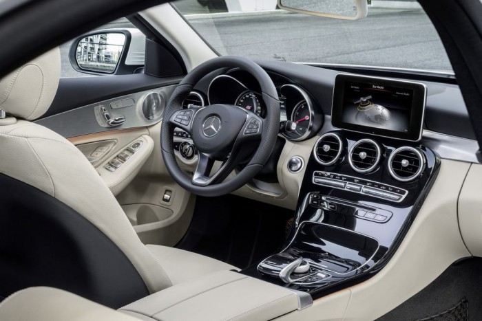 Itt a vadonatúj Mercedes C-osztály 10 | Vezess Itt a vadonatúj Mercedes C-osztály 10