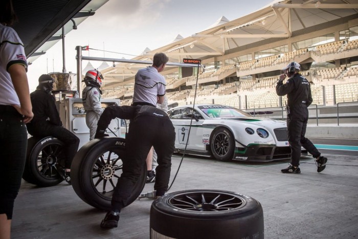 Remekül debütált a Bentley versenyautója 6