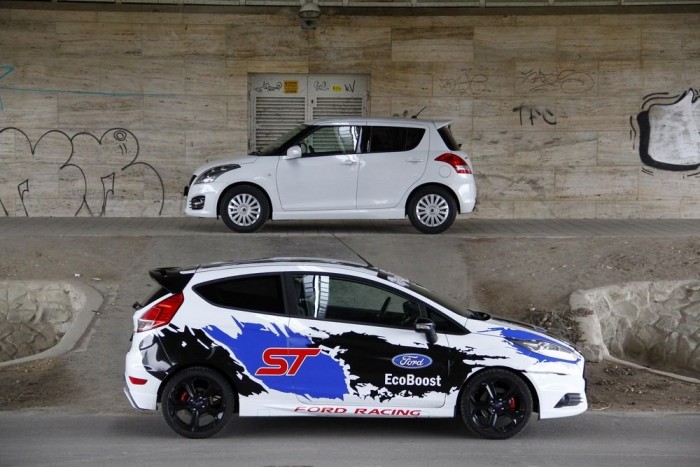 Az univerzum fő kérdése! – Szívó, vagy turbó? 6 Az árát is figyelembe véve elgondolkodtató ajánlat a Suzuki Swift Sport, de a nyers teljesítmény, a figyelemre méltó gyorsulás a Fiesta ST mellett szól. Igaz, ez meddő erő, ha nem akarunk ámokfutóként közlekedni, a legális szórakozáshoz sokkal jobban illik a Suzuki, aminek könnyedén kiautózhatjuk 136 lóerejét.
