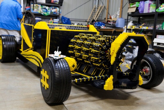 Műnyagból készült autó, amit levegő hajt 6