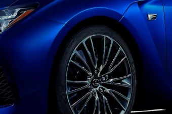 Brutális támadás a BMW M4 ellen