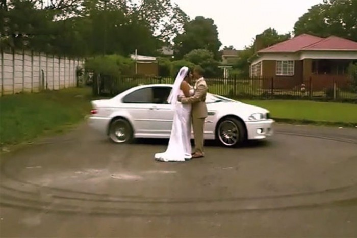 Hitvesi csók, égő gumik kellős közepén