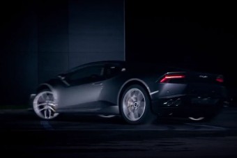 Gyárudvaron randalírozik az új Lambó