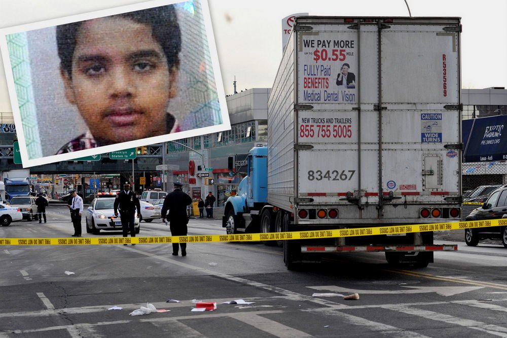 Az utolsó tanítási napon, testvére szeme láttára halt meg az a nyolcéves kisfiú, aki a zebrán átkelve egyenesen egy balra, nagy ívben bekanyarodó nyerges vontató hátsó kereke alá sétált.