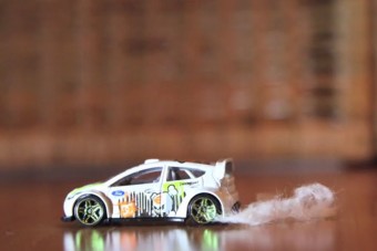 Karácsonyi drift a nappaliban