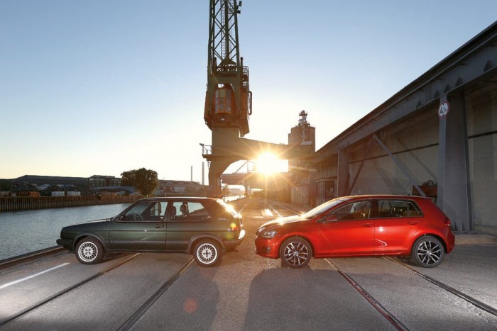 30 éves Golf az új ellen 7 | Vezess 30 év, ötgenerációnyi különbség. A Golf genetikája mégis azonnal felismerhető