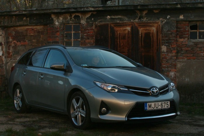 Egy dízel Toyota: a család hőse 1 A Toyota a Hondával egyszerre látta be, hogy megéri kifejleszteni a csak Európában népszerű kompakt kombit. A