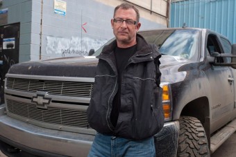 Megbírságolták a karok nélküli autóvezetőt