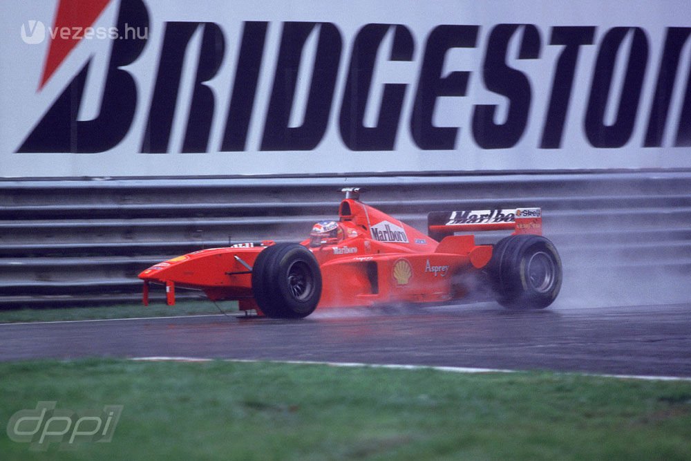 1998, szintén Spa - Schumi a szakadó esőben hátulról ráfutott David Coulthard McLarenjére, a ferraris a bokszutcában majdnem összeverekedett a skóttal, azt állította, meg akarta ölni őt