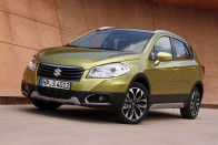 4. Suzuki SX4, nemzetközi bemutató. A hazai autós társadalom számára mindig hívószó marad a japán gyártó, főleg, ha egy teljesen új, mégis régi nevet öröklő típusról van szó. Így a Suzuki SX4 egészen a negyedik helyig jutott a listában!