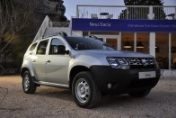 3. Dacia Duster nemzetközi menetpróba. A válságkezelés kitűnő példájává érett a Dacia. Az árérzékeny vevőket horogra akasztó taktikájuk a cikkek olvasottságán is tükröződik, harmadik helyen zárt a ráncfelvarráson átesett, 2,79 milliós alapárról induló SUV.