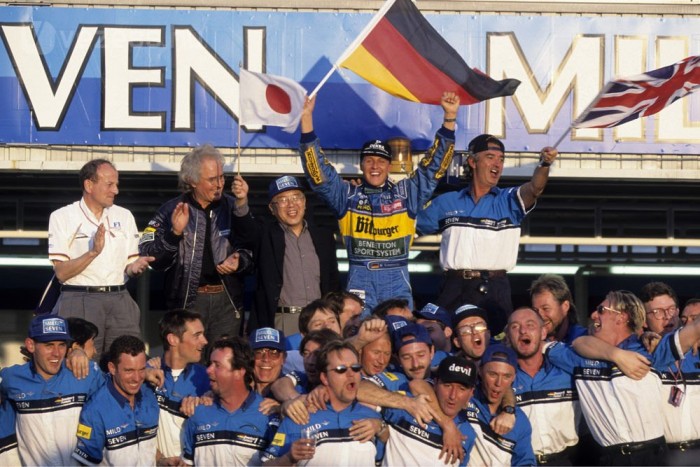 Így nyert hét bajnoki címet Schumacher 3 1995 Japán - Ez az év is Schumacher (Benetton) és Hill sikereiről szólt, számos csatát vívtak. A német egyenletesebben teljesített, a britnek több gondja akadt. Schumacher így két futammal a vég előtt már bajnok volt.
