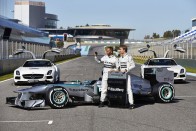 F1: Az első tesztnapon jön az új Mercedes 18