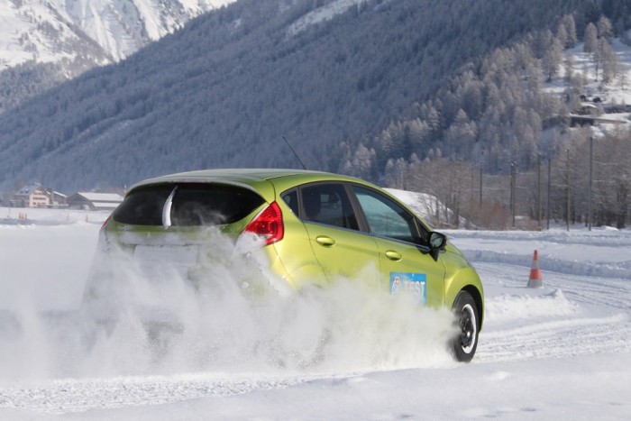 Ellenőrzik a téli gumikat a rendőrök 6 | Vezess Nagy autóklubok és német szaklapok végezték a teszteket