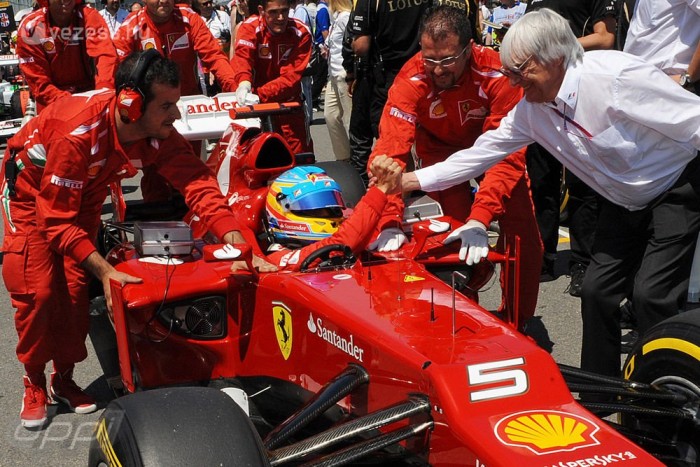 F1: Ecclestone jót mulat a Ferrarin 3 | Vezess F1: Ecclestone jót mulat a Ferrarin 3