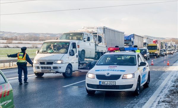 47 km forgalommal szemben az M1-esen 4