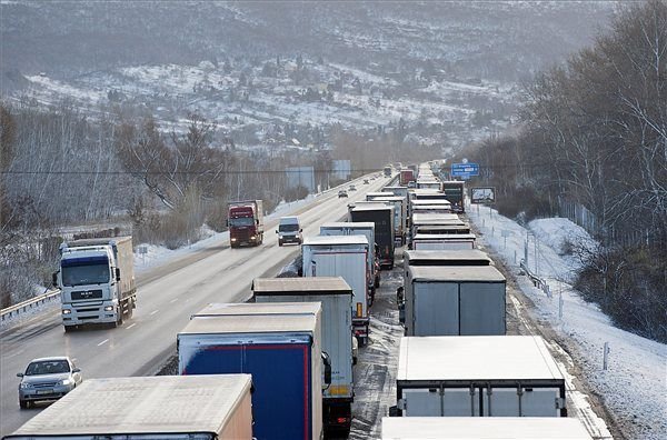 47 km forgalommal szemben az M1-esen 7