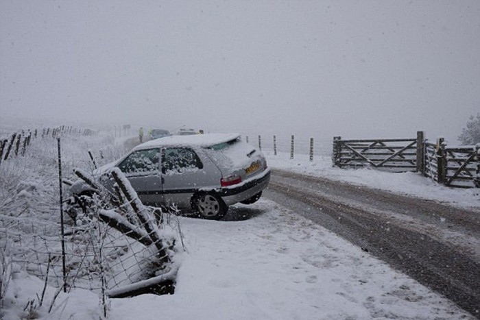 Lefékezte az ország forgalmát a hó