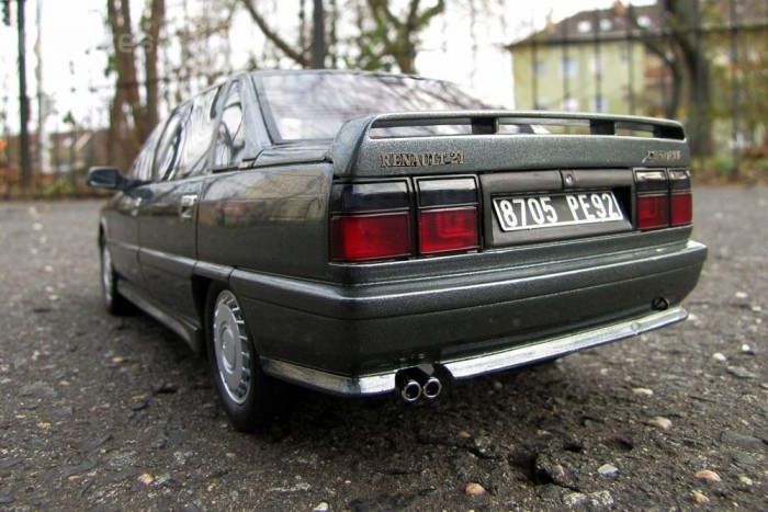 A fotomaratott feliratok precízek és minőséget sugallnak