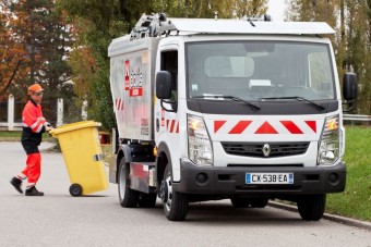 Hangtalanul suhan az elektromos kukás