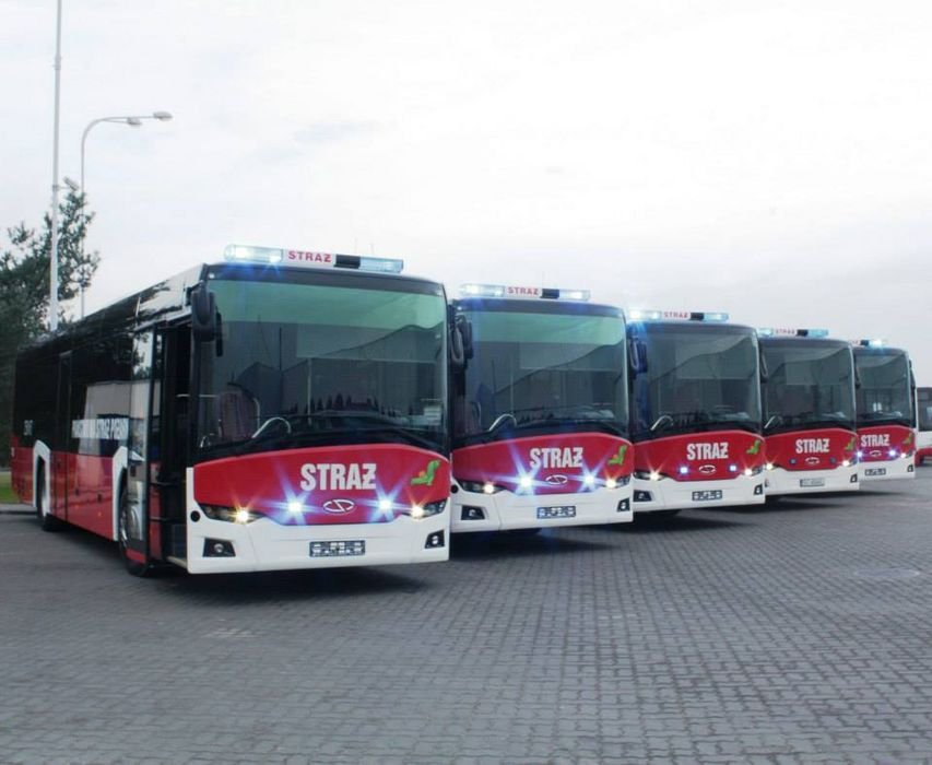 Buszokat kaptak a tűzoltók 1