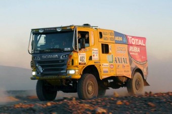 Kalocsai hímzéssel Afrikába