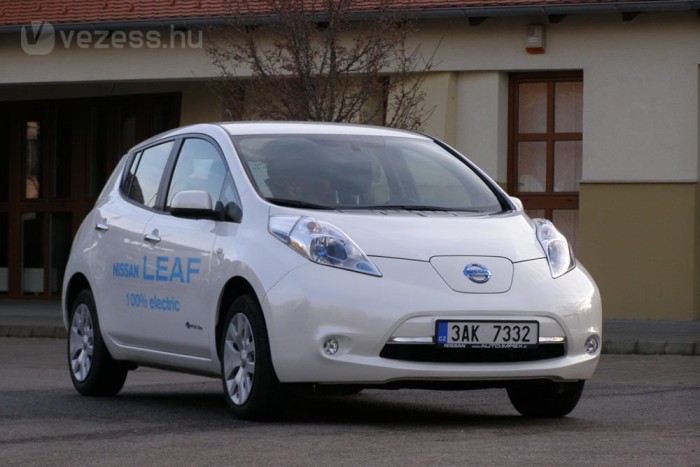 Teszten egy ismeretlen világ autója 7 | Vezess Új a külseje is, de lényeg a lemez alatt változott