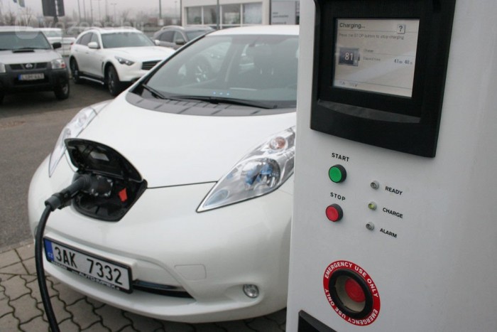 Teszten egy ismeretlen világ autója 11 | Vezess Gyorstöltőből csupán három van Magyarországon