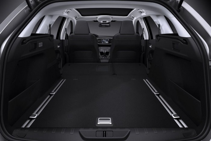 Hatalmas kombival újít a Peugeot 6 | Vezess Hatalmas kombival újít a Peugeot 6