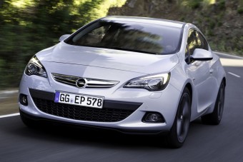 200 lovas magyar motor az Astra kupéban