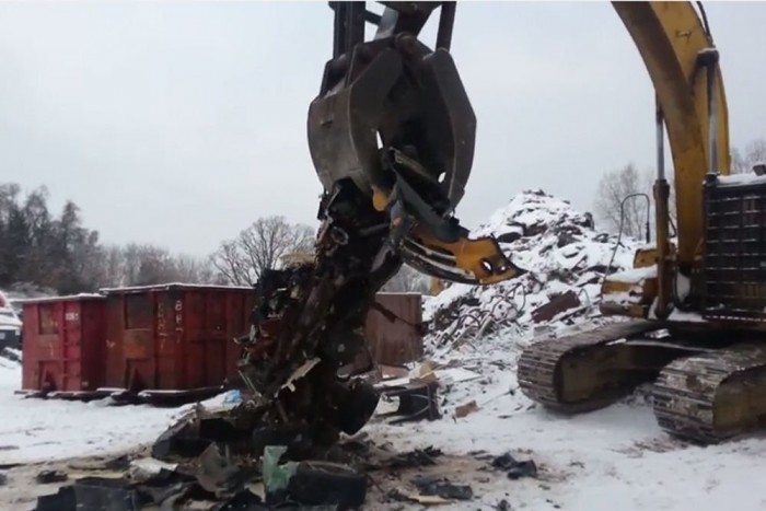 Nyilvánosan végezték ki a sportautót