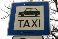 Fenyegetőző hiénák, hátat fordító kollégák, kekeckedő BKK, kezét széttáró taxiscég - így bukik meg Magyarországon egy friss vállalkozás.