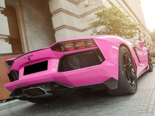 Rózsaszín Lamborghini a királyi családban 8