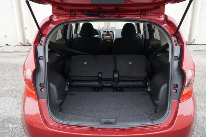 Korszerűbb, szebb, de nem jobb autó az új Nissan Note 13 | Vezess 295 és 411 liter között alakítható a csomagtér mérete. Nem egy Swift!