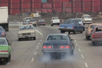 Forgalommal szemben az autópályán