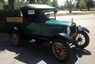 1927 FORD MODEL T PICKUP - A történelmi jármű restaurálása 2 éven keresztül zajlott, 2004 és 2006 között.