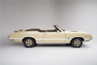 1972 OLDSMOBILE 442 CONVERTIBLE - A Maffiózók című sorozat Tony Sopranójának (James Gandolfini) kabriója.