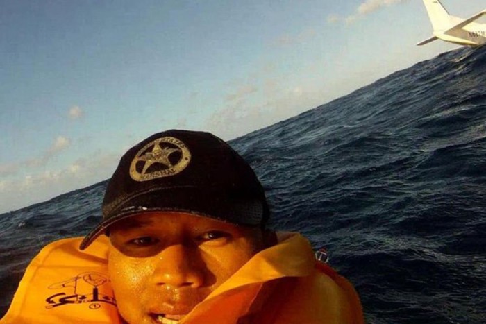 Igazi hidegvér: videóra vette, ahogy lezuhan a repülővel 3 | Vezess Igazi hidegvér: videóra vette, ahogy lezuhan a repülővel 3